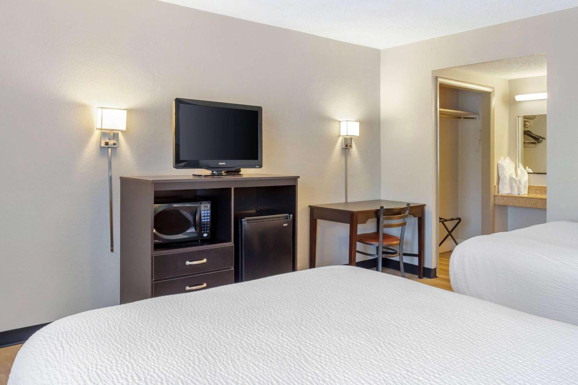Days Inn By Wyndham Wrightstown Mcguire Afb Bordentown Kültér fotó